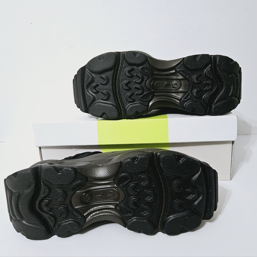 Nike Wmn Air Max Flyknit Venture - Picture 5 of 7
